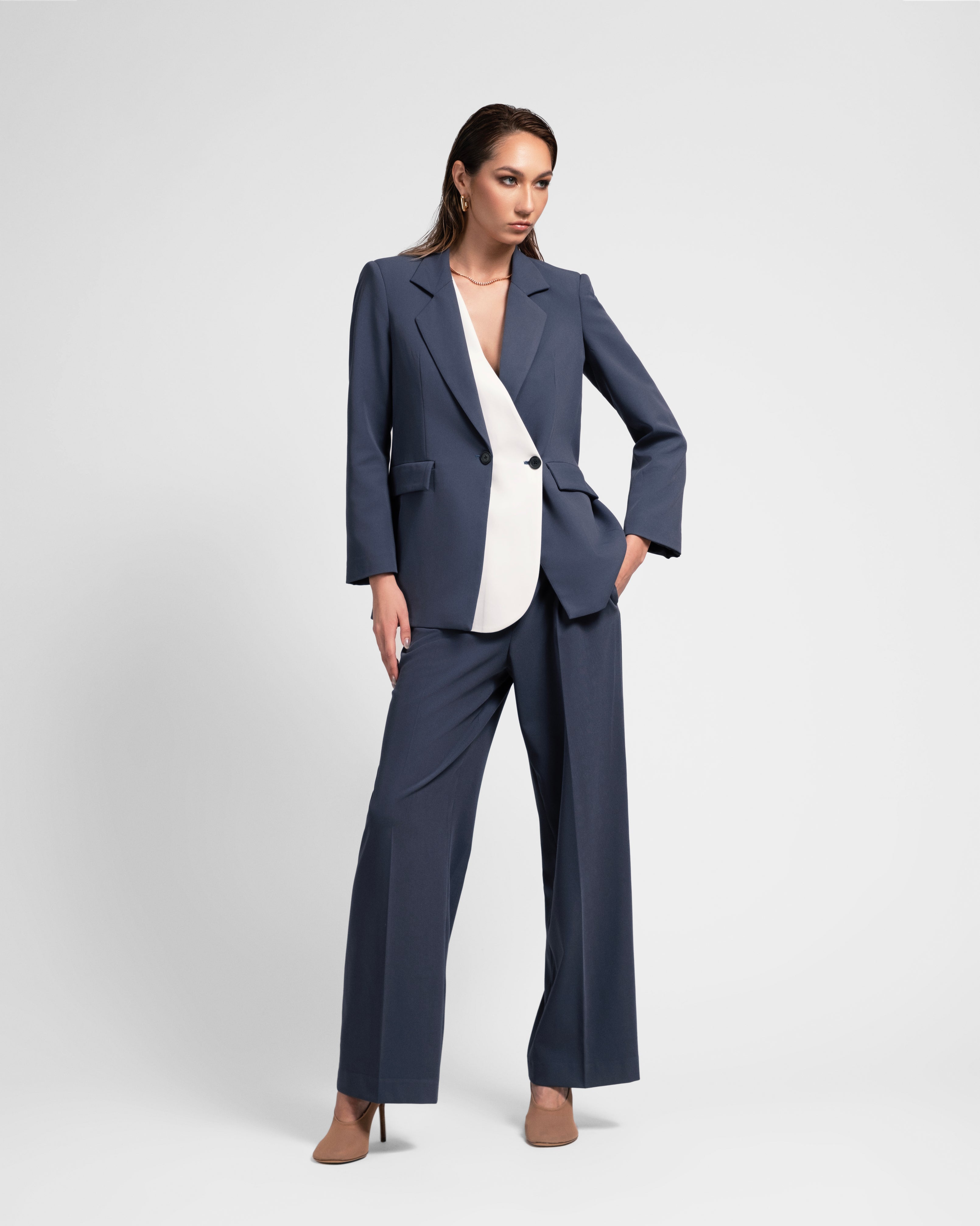 FEARLESS CONTRAST SUIT